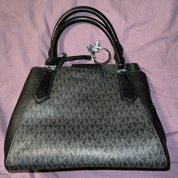 Michael Kors purse - Picture 1 of 5